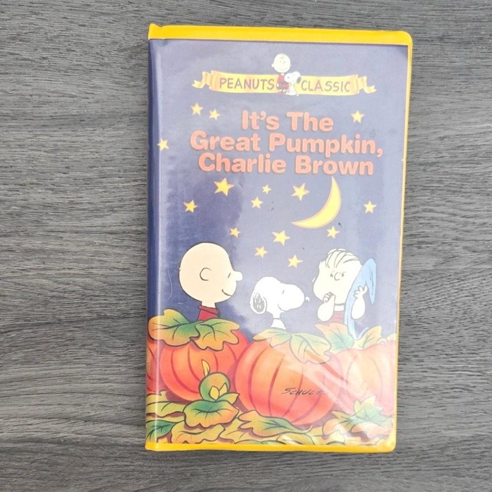 Vintage It's the Great Pumpkin Charlie Brown VHS Halloween Clamshell Tape